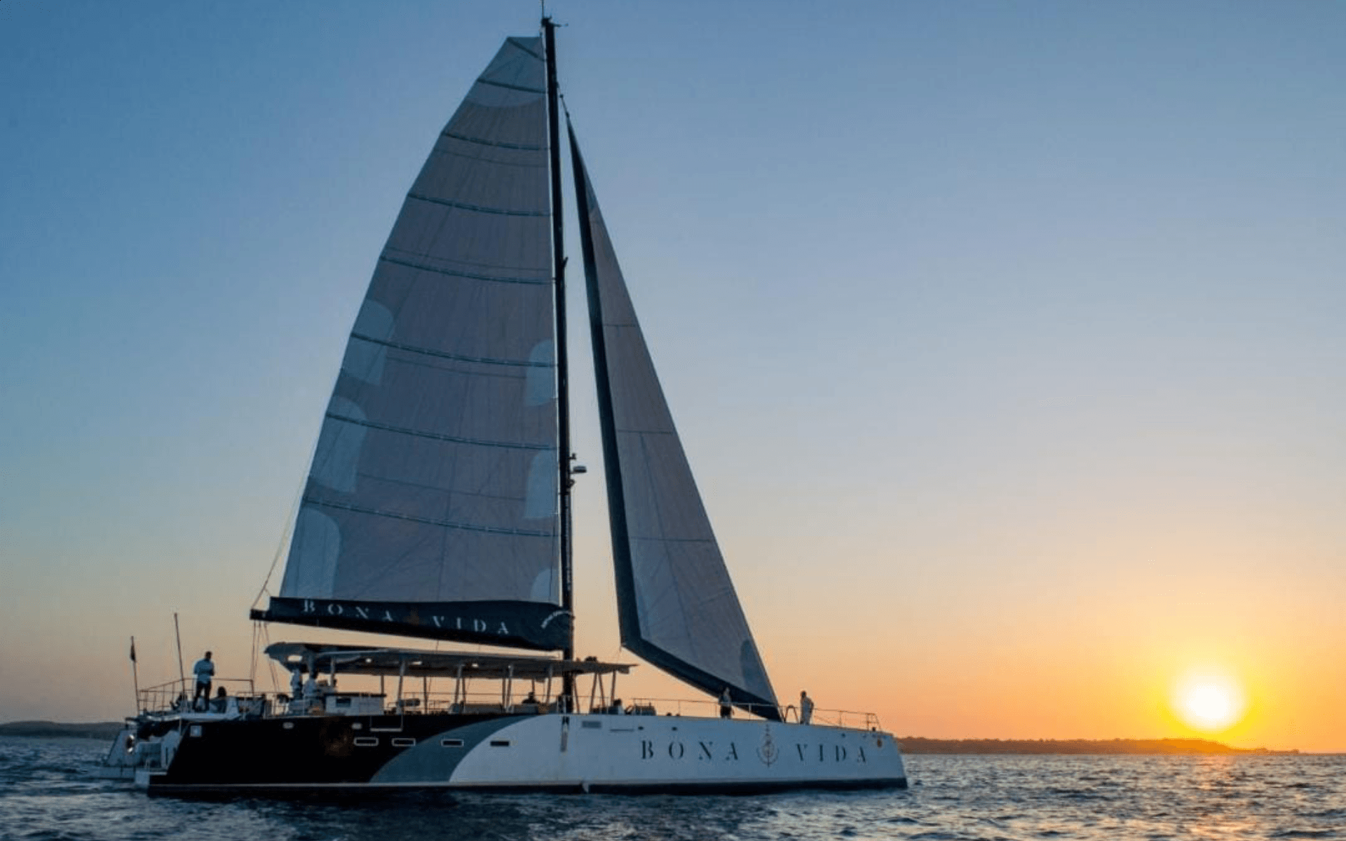 Atardecer en catamarán Bona vida