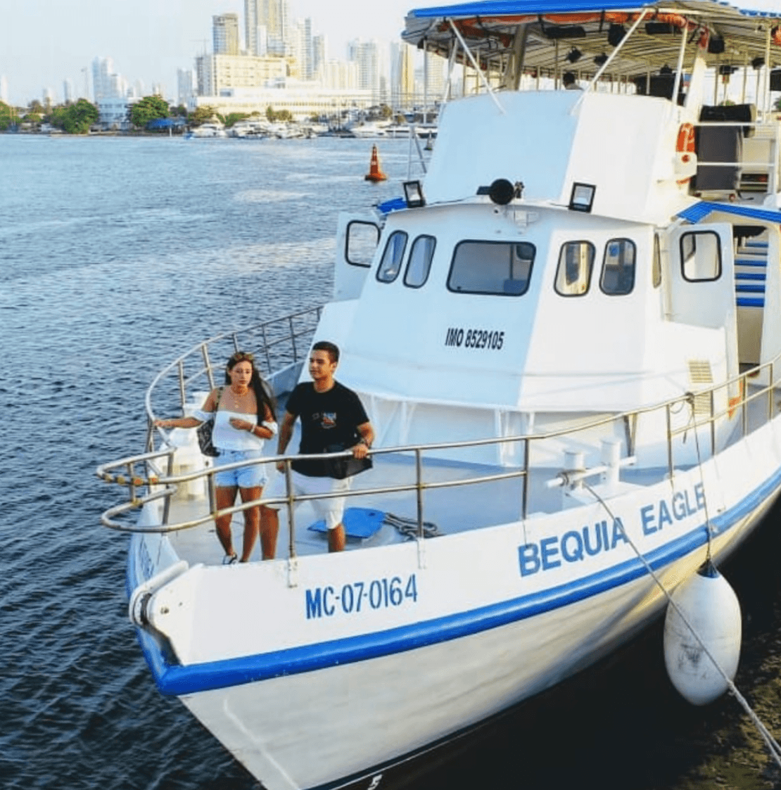 Tour bahía en barco bequia 2