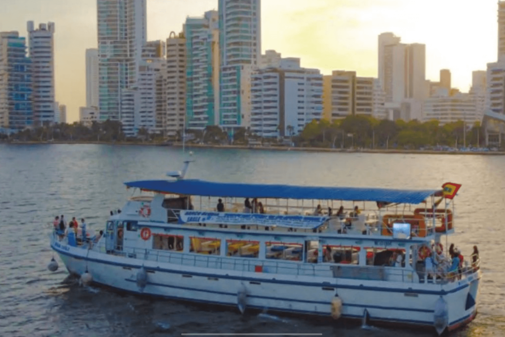 Tour bahía en barco bequia